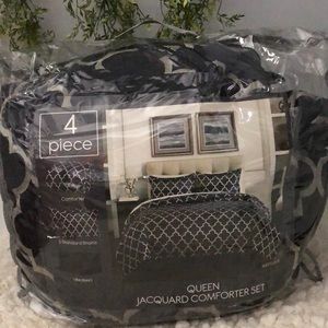 Queen sized comforter